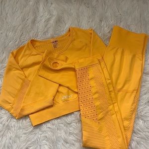 SOLD ECHT workout set